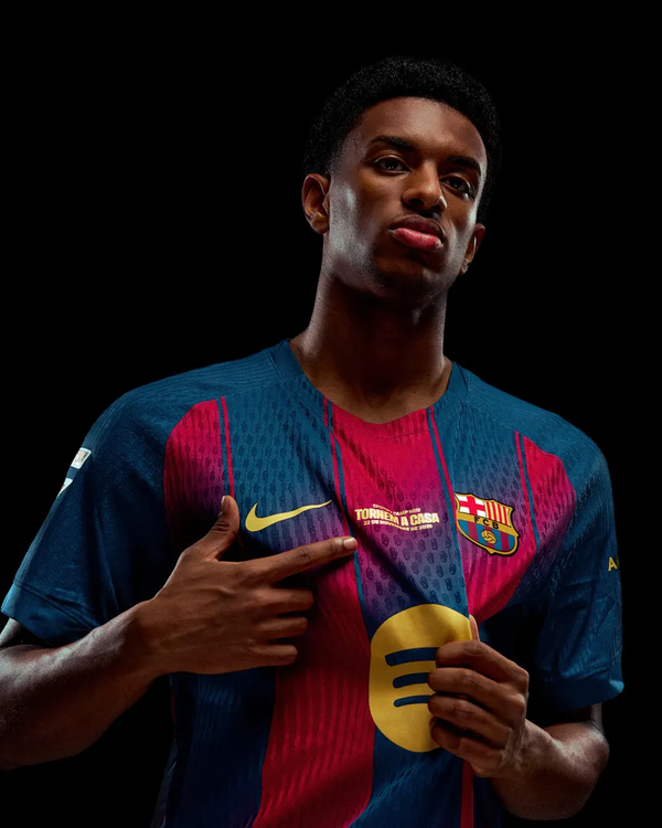 Player Version 25/26 Barcelona Home football jersey - front view