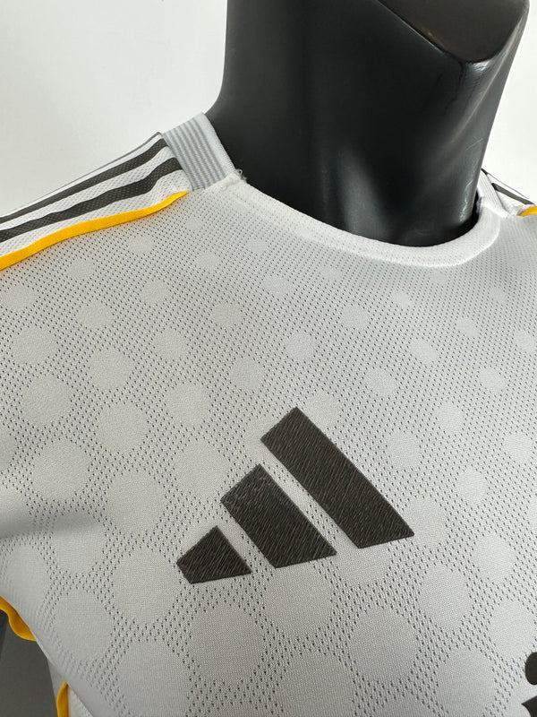 Player Version 25/26 Real Madrid Home football jersey - side view